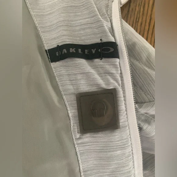 New Vintage Oakley Ski Jacket! Only worn maybe 3 times. - Picture 9 of 14